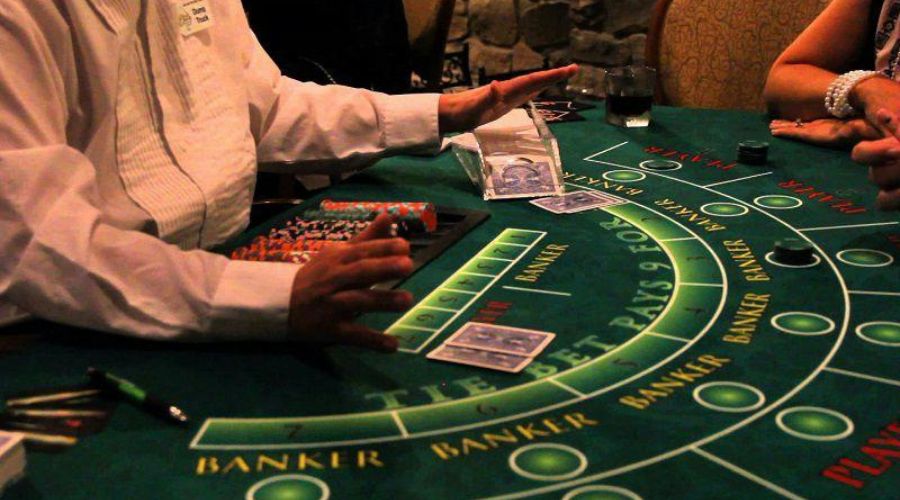 Yêu cầu dealer xào bài kỹ tránh tổn thất khi chơi Baccarat lừa đảo